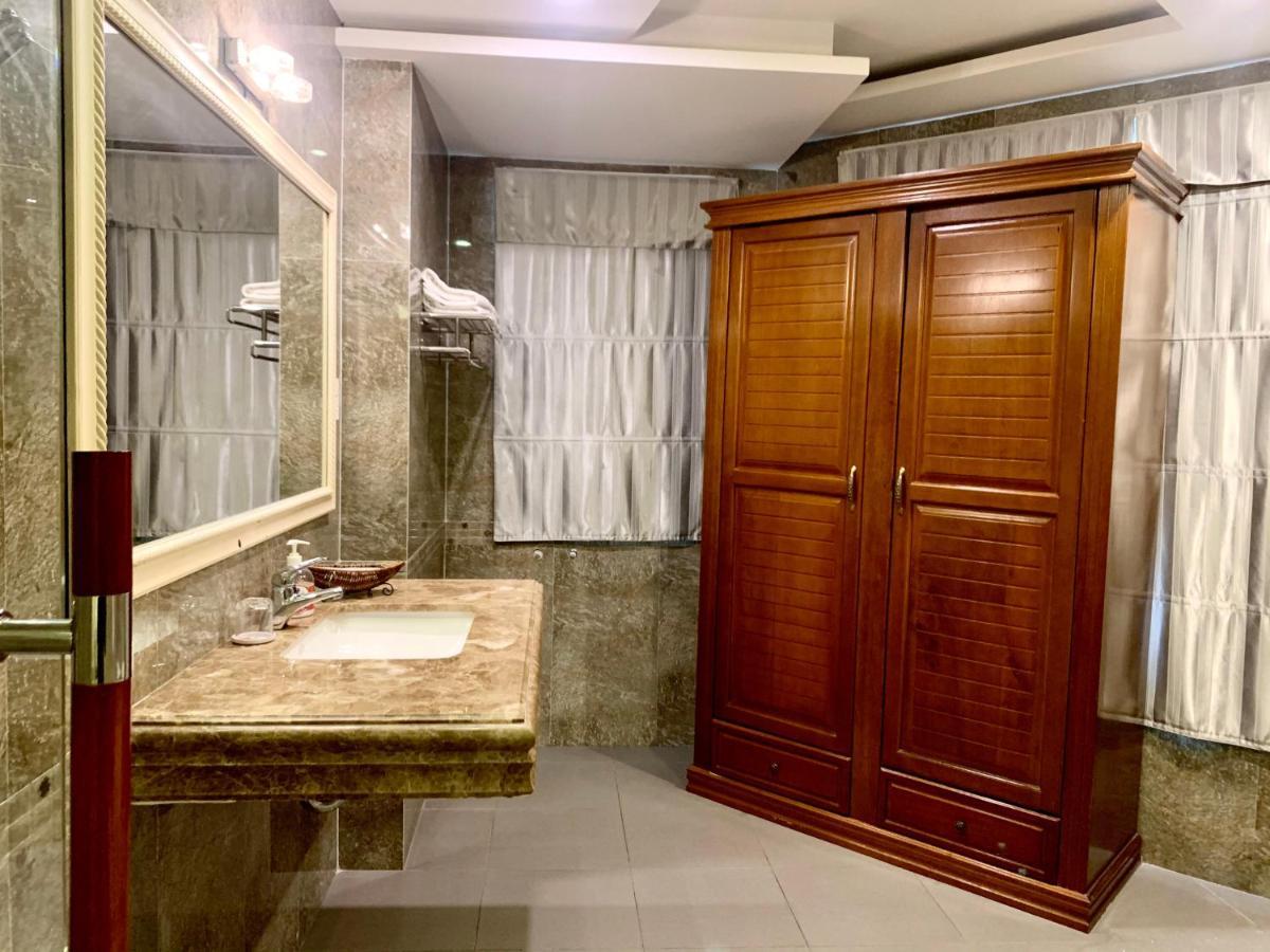 Bao Tran Hotel Ho Chi Minh City Exterior photo